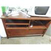 Image 2 : VINTAGE ENTERTAINMENT CENTER TV STAND