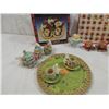 Image 2 : LOT 5 VINTAGE RESIN MINIATURE TEA SETS