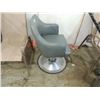 Image 2 : HAIR DRESSER SALON CHAIR