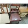 Image 2 : LOT 2 VINTAGE DINING CHAIRS