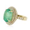 Image 2 : 14KT Yellow Gold GIA Certified 7.45ct Emerald and Diamond Ring