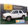 Image 1 : 1998 CHEVROLET BLAZER ~ 201,490 MILES VIN: 1GNDT13WXWK245827, WHITE, SUV, 4WD, V6, 4.3L, 1/2 FUEL, A