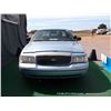 Image 3 : 2000 FORD CROWN VICTORIA ~ 135,967 MILES VIN: 2FAFP71W7YX197947, BLUE, SEDAN, RWD, V8, 4.6L, 3/4 FUE