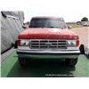 Image 3 : 1990 FORD BRONCO ~ 161,297 MILES VIN: 1FMEU15H7LLA22221, RED & WHITE, 4WD, V8, 5.8L, WINDSHIELD CRAC