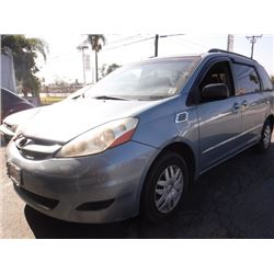 06 Toyota Sienna 4dr Minivan - T - `DRIVE