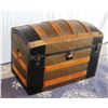 Image 2 : ANTIQUE CAMEL TOP TRUNK WITH TRAY INSERT