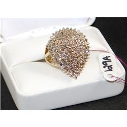 LADIES 10K YELLOW GOLD DIAMOND CLUSTER RING
