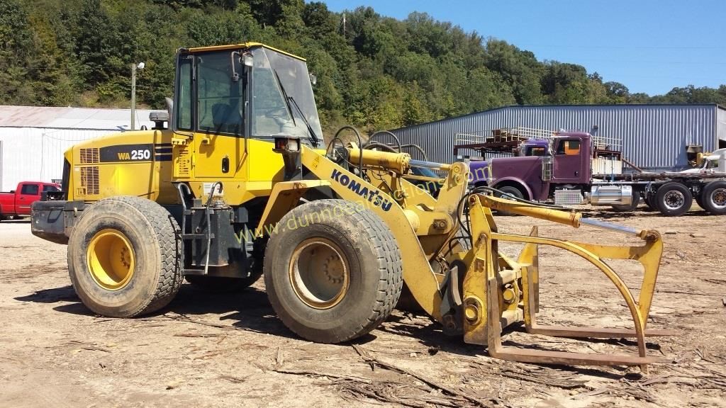 Komatsu WA2505 Wheel Loader w/Grapple Forks