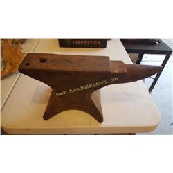 Medium Size Mouse Hole Forged Anvil