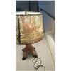 Image 4 : Deer Hoof Lamp (Darker Hooves)