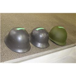 3 WWII Helmets with Liners (choice)