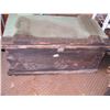 Image 1 : Wooden Trunk