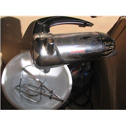 Sunbeam Mix Master with Milk Glass Bowl