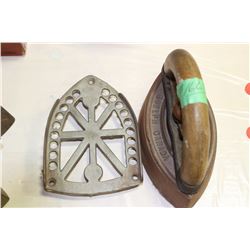 3 pieces of Green Depression Glass - 1 money