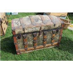 Hump Back Shipping Trunk