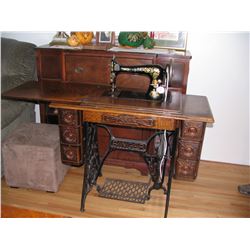 Dark Oak Singer Treadle Machine