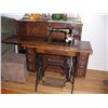 Image 1 : Dark Oak Singer Treadle Machine