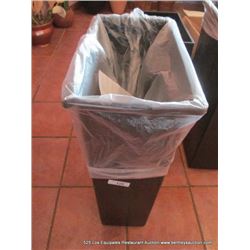 PLASTIC WASTEBASKET