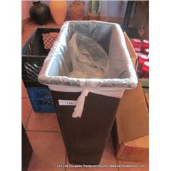 PLASTIC WASTEBASKET