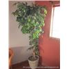 Image 1 : DECORATIVE TREE