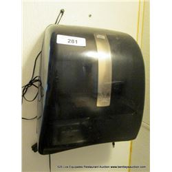 LOT: PAPER TOWEL, SOAP DISPENSER 2X MONEY
