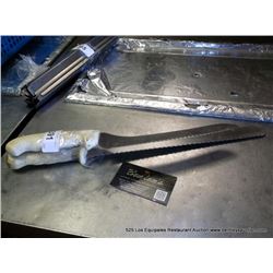 LOT: BREAD KNIVES