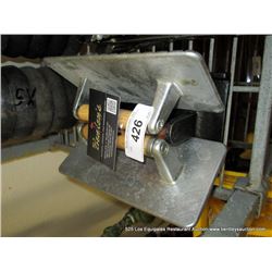 LOT: GRILL SPATULAS 3X MONEY