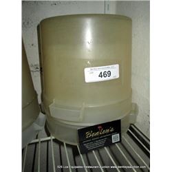 LOT: PLASTIC MIXING BUCKETS 2X MONEY