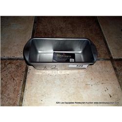 LOT: BAKING PANS 2X MONEY