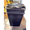 Image 1 : LOT: PLASTIC WASTE BASKETS 2X MONEY