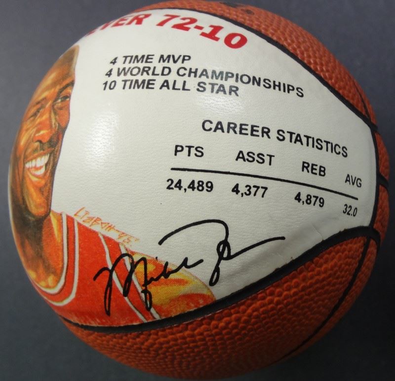 (4) Mini Basketballs MICHAEL JORDAN "BEST TEAM EVER" MINI LITHO BASKETBALL