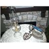 Image 2 : Coleman Iron / Oil Lamp
