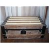 Image 1 : Wooden Trunk