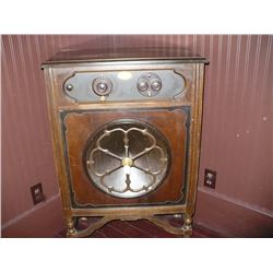 Vintage Tube Radio Atwater Kent