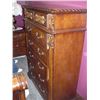 Image 1 : Dresser w/ Mirror