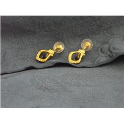 VINTAGE GOLD TONE PIERCED DANGLE EARRINGS (L139-9)