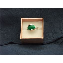 SILVERTONE RING WITH A JADE GREEN STONE (L139-14)