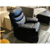 Image 1 : BLACK LEATHERETTE ELECTRIC RECLINER