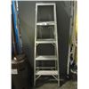 Image 1 : APPROX 5' ALUMINUM STEP LADDER