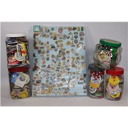 BOX WITH LARGE COLLECTION OF PINS & BUTTONS -