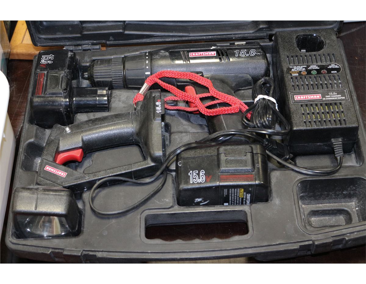 CRAFTSMAN CORDLESS DRILL & FLASHLIGHT