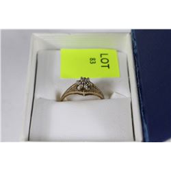 10kt GOLD RING W/ FLOWER PATTERN DIAMOND