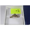 Image 1 : 10kt GOLD RING W/ FLOWER PATTERN DIAMOND