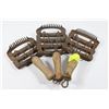 Image 1 : 3 VINTAGE CURRY COMBS - ( FOR HORSES )