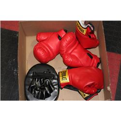 EVERLAST BOXING GLOVES