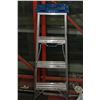 Image 1 : 4FT PAINTERS LADDER