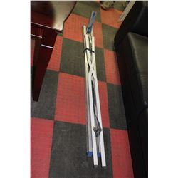 ALUMINUM 5' FOLDING LADDER