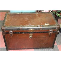 VINTAGE STORAGE TRUNK