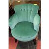 Image 1 : VINTAGE GREEN ARMCHAIR