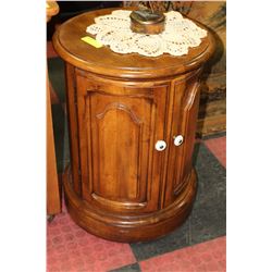 ROUND WOODEN END TABLE W/ 2 DOORS